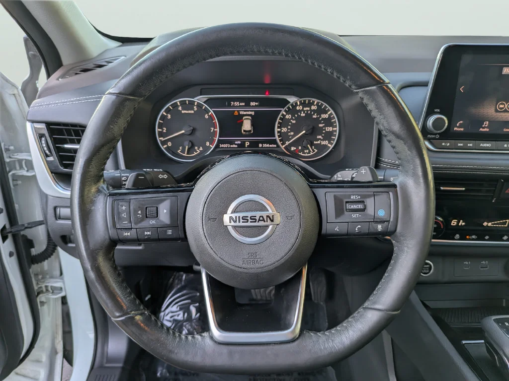Used 2021 White Nissan SV image 29