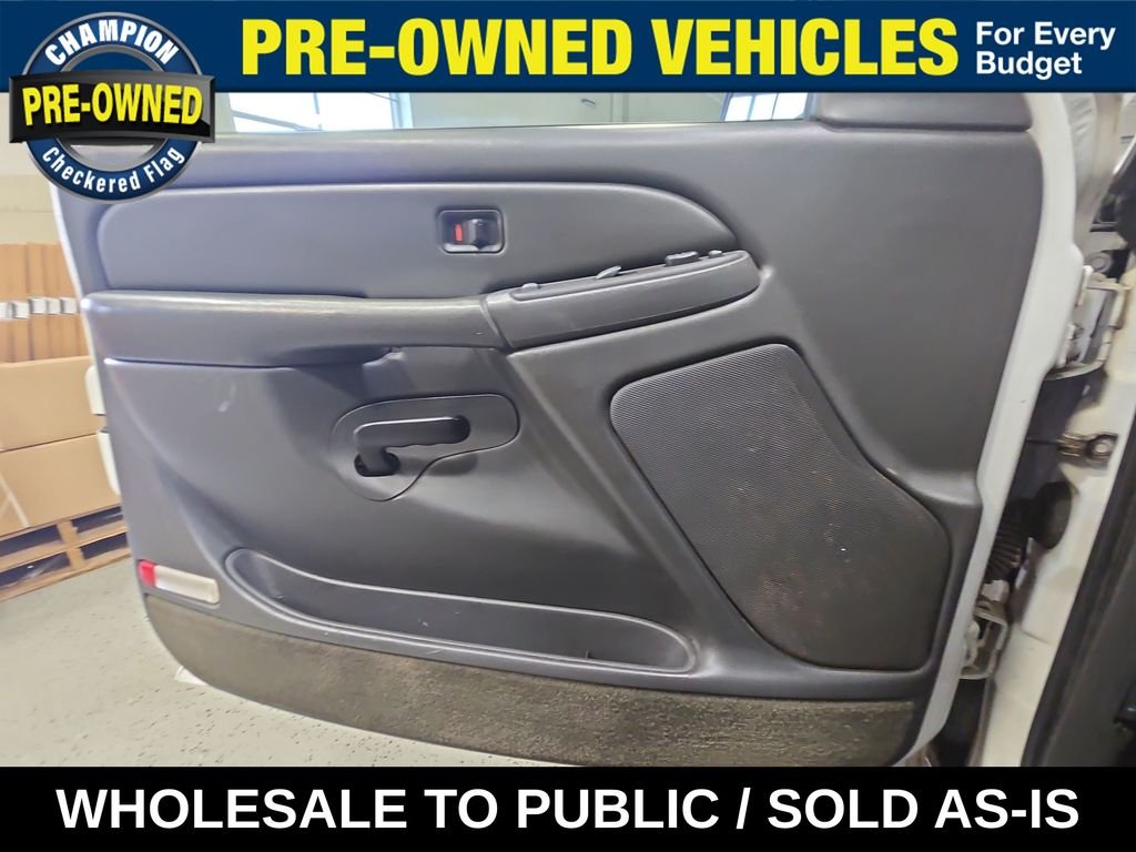 Used 2004 Summit White Chevrolet LS image 25