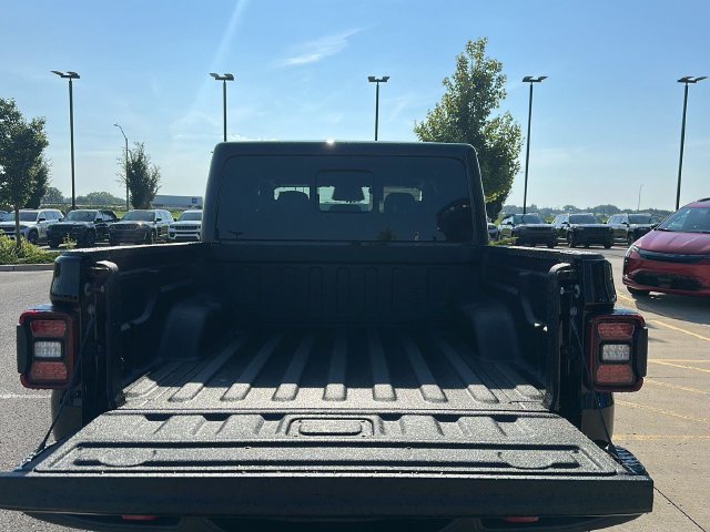 New 2026 Black Clear-Coat Exterior Paint Jeep Rubicon image 4