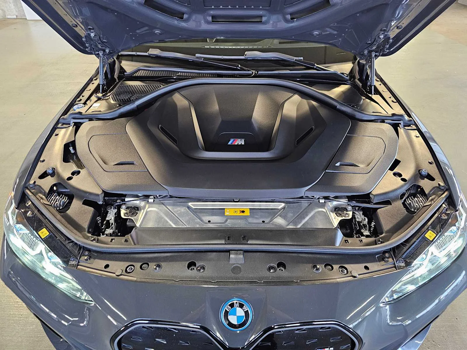 Certified Used 2023 Dravit Grey Metallic BMW M50 image 9