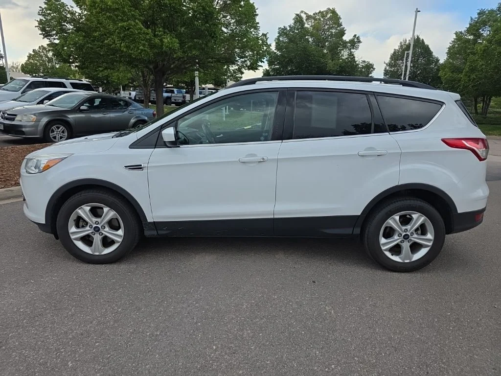 Used 2015 Oxford White Ford SE image 3