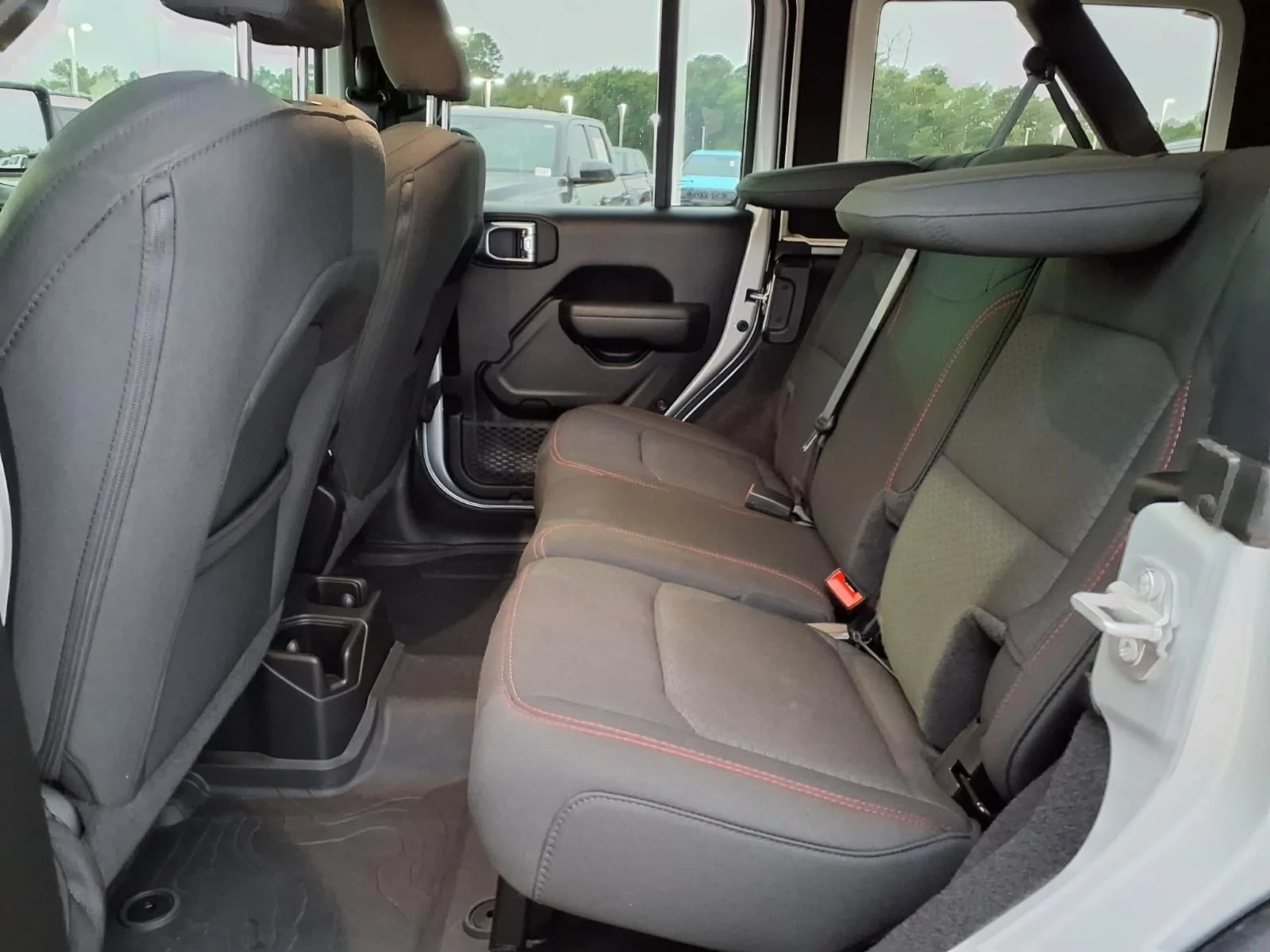 Used 2023 Silver Jeep Rubicon image 18