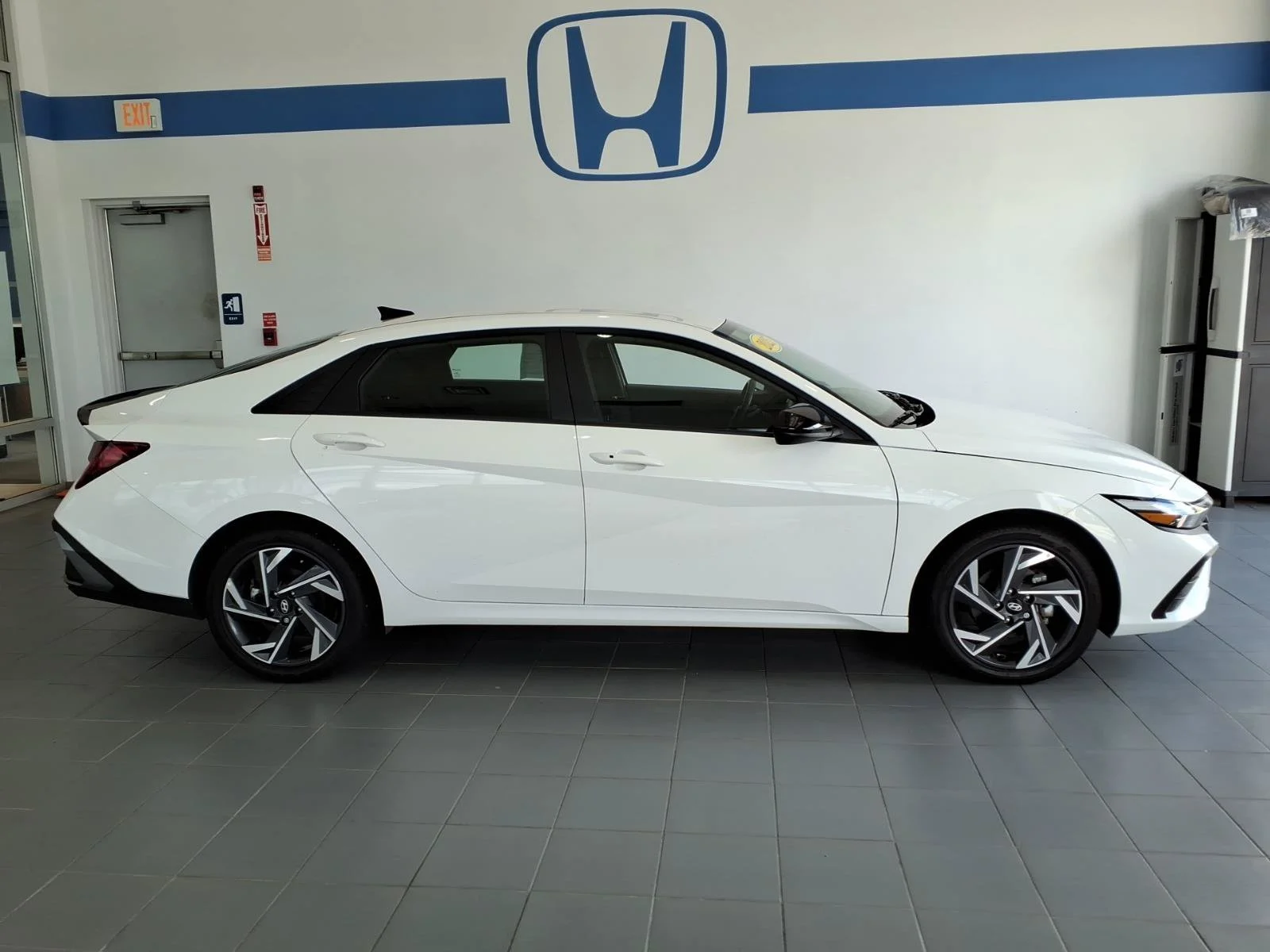 Certified Used 2025 Serenity White Hyundai SEL Sport image 4