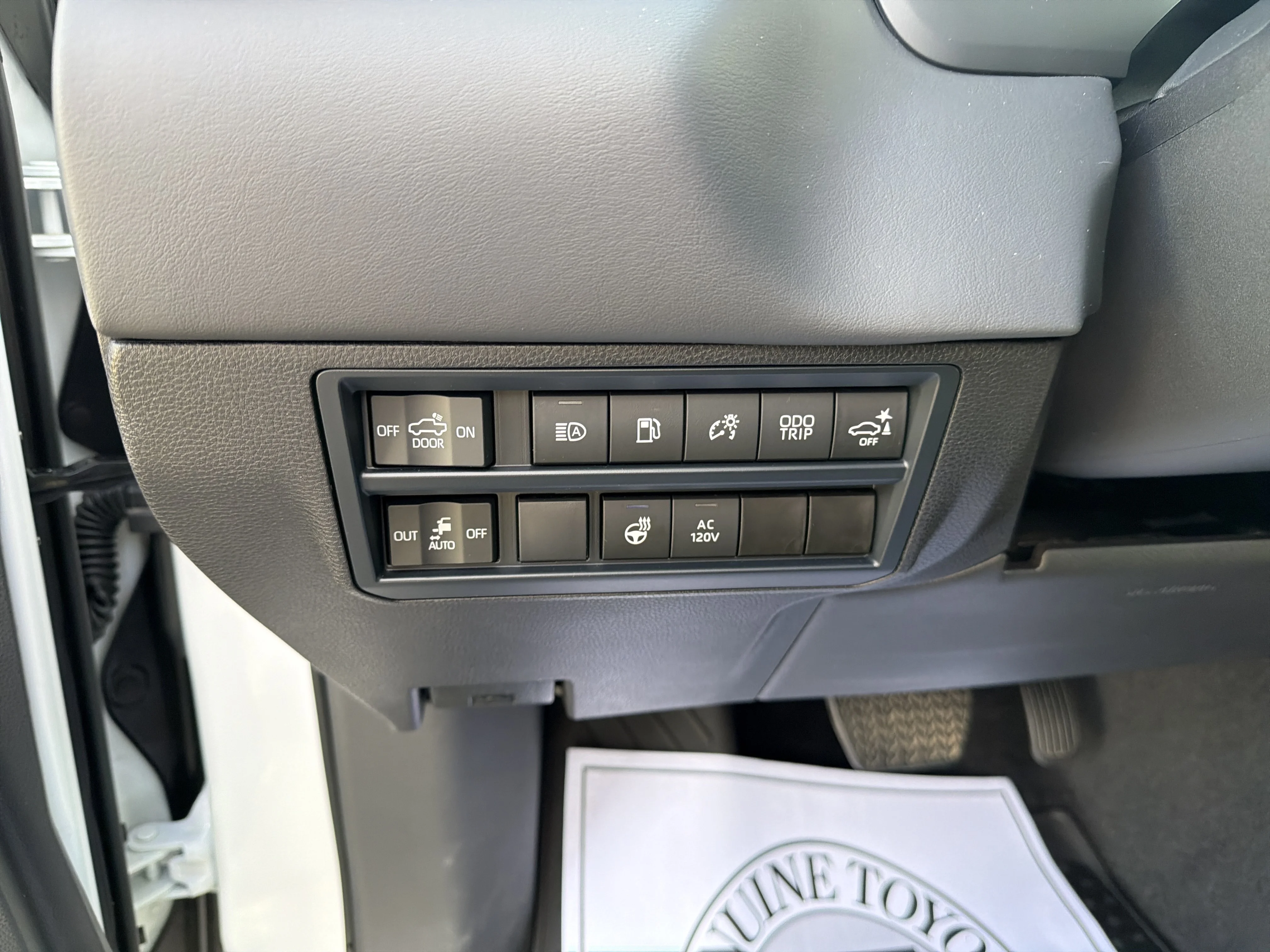 Certified Used 2025 Wind Chill Pearl Toyota Platinum Hybrid image 17