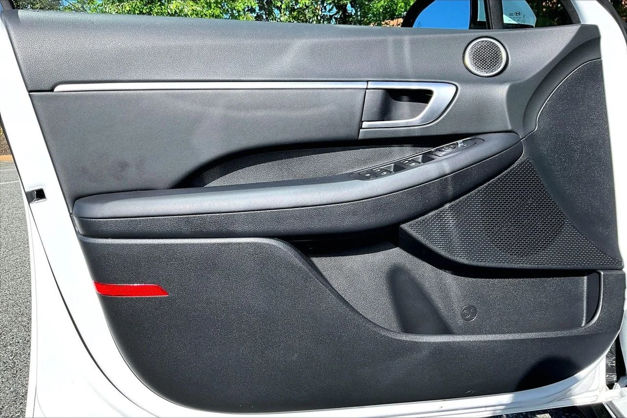Certified Used 2025 White Hyundai SEL image 25