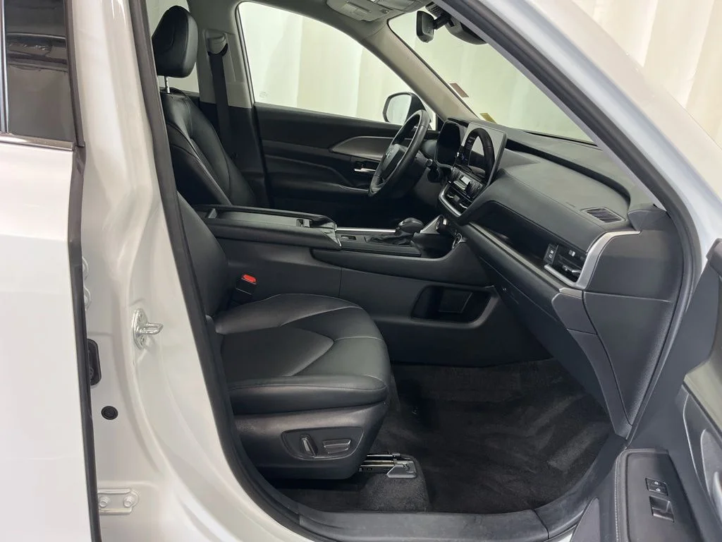 Used 2024 White Toyota XLE image 18