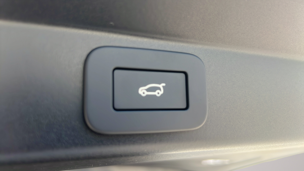 New 2026 Fuji White LAND ROVER Dynamic SE image 18