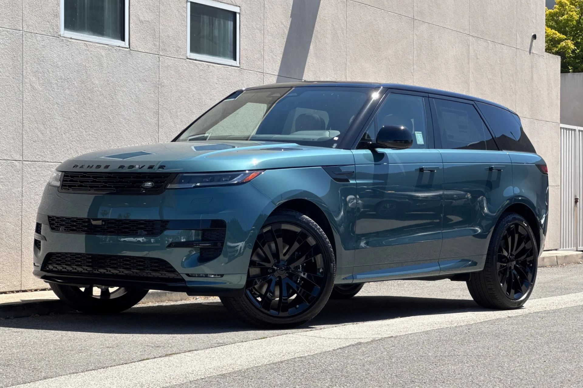 New 2026 Giola Green Land Rover Dynamic SE image 1