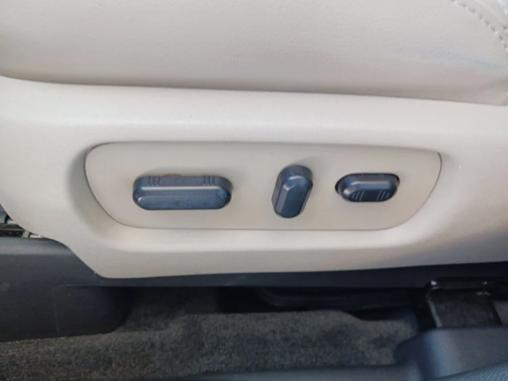 Used 2015 White Ford XLT image 32