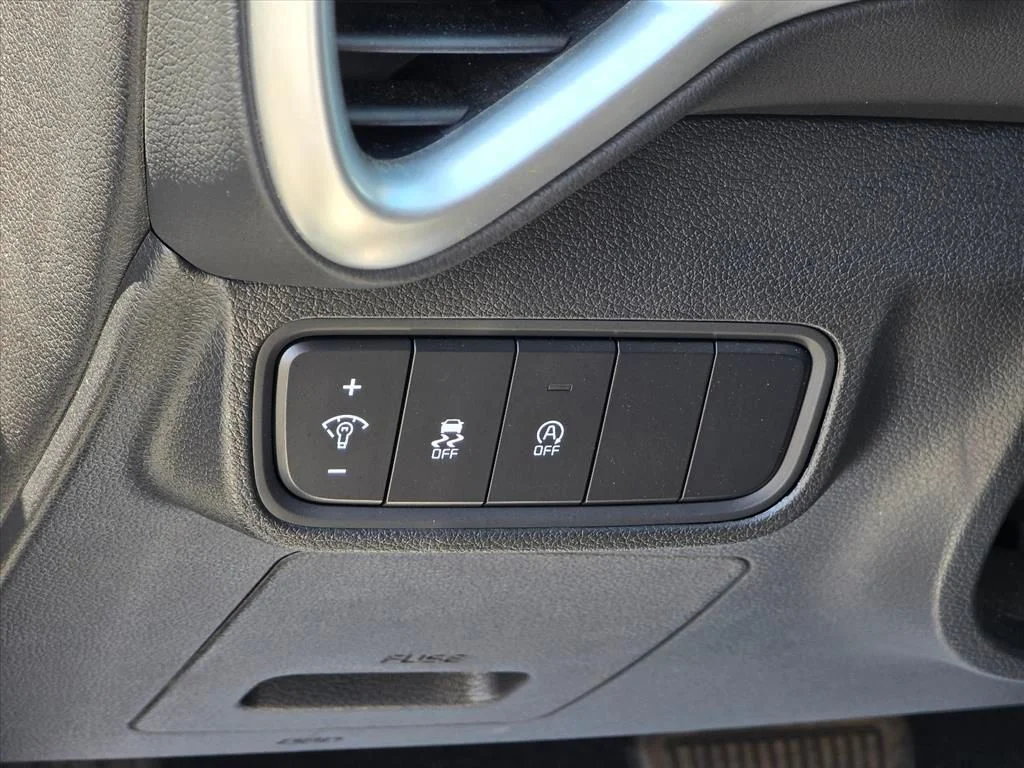 Used 2024 White Kia LX image 8