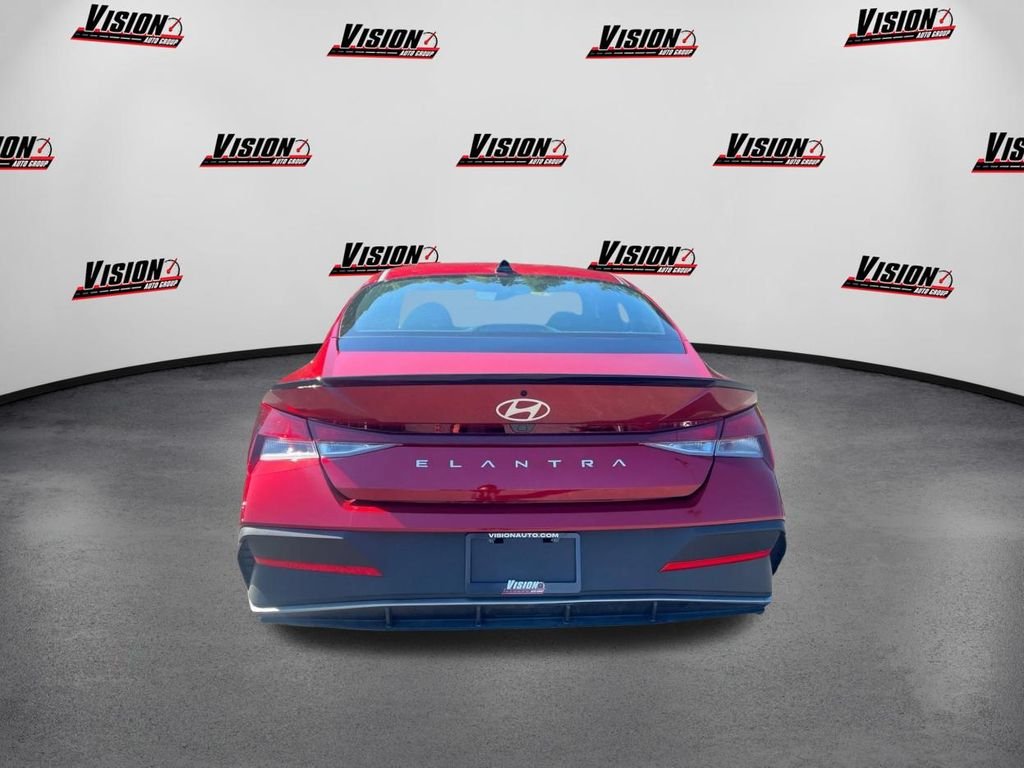 Used 2025 Red Hyundai SEL Sport image 6