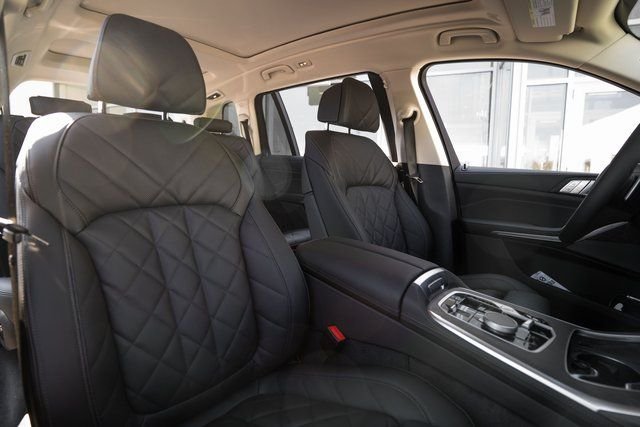 New 2026 Skyscraper Grey Metallic BMW xDrive40i image 13