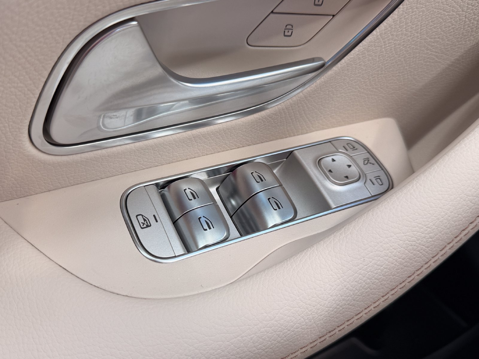 New 2027 White Mercedes-Benz GLS 450 image 23