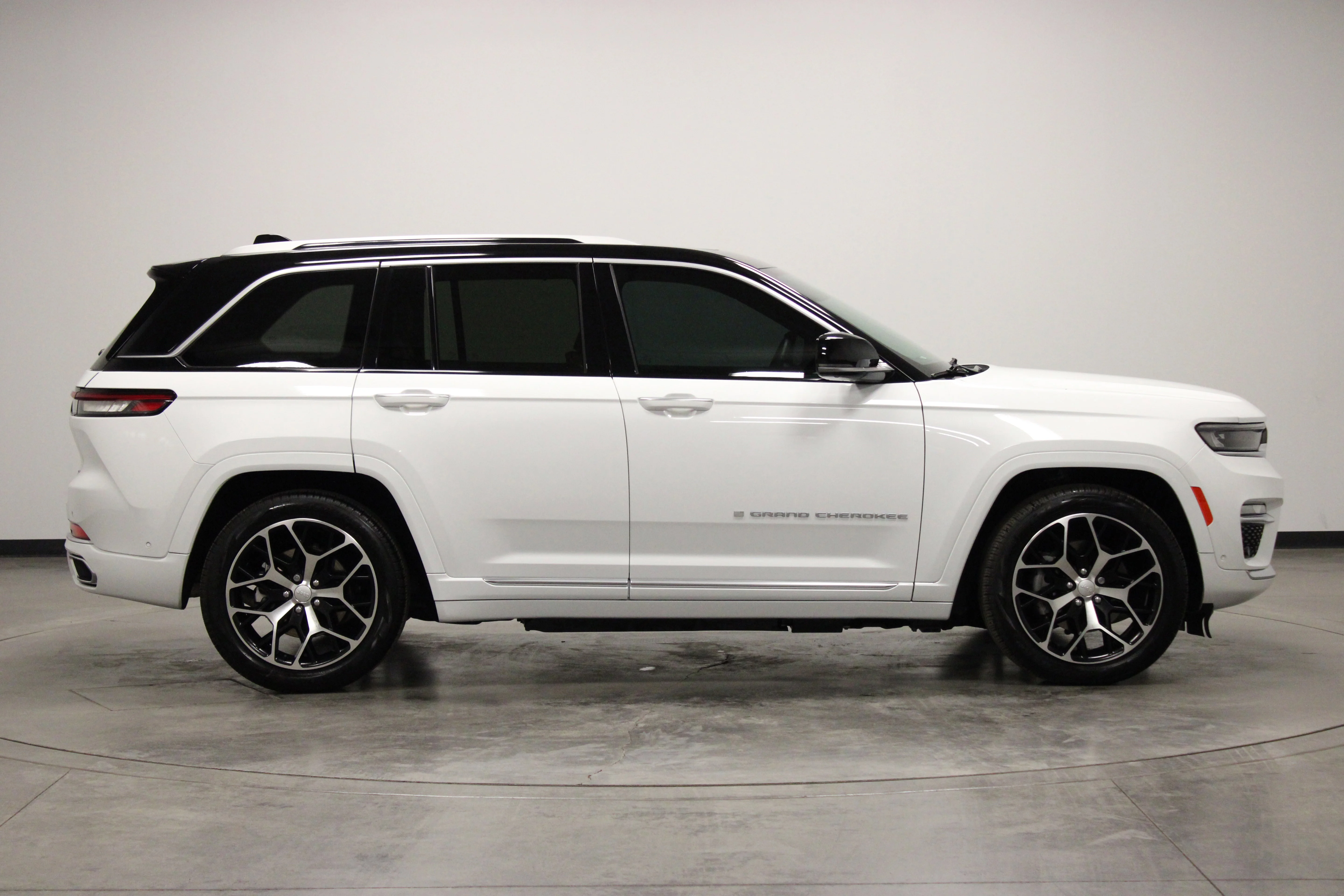 Used 2022 Bright White Clearcoat Jeep Summit Reserve 4xe image 9