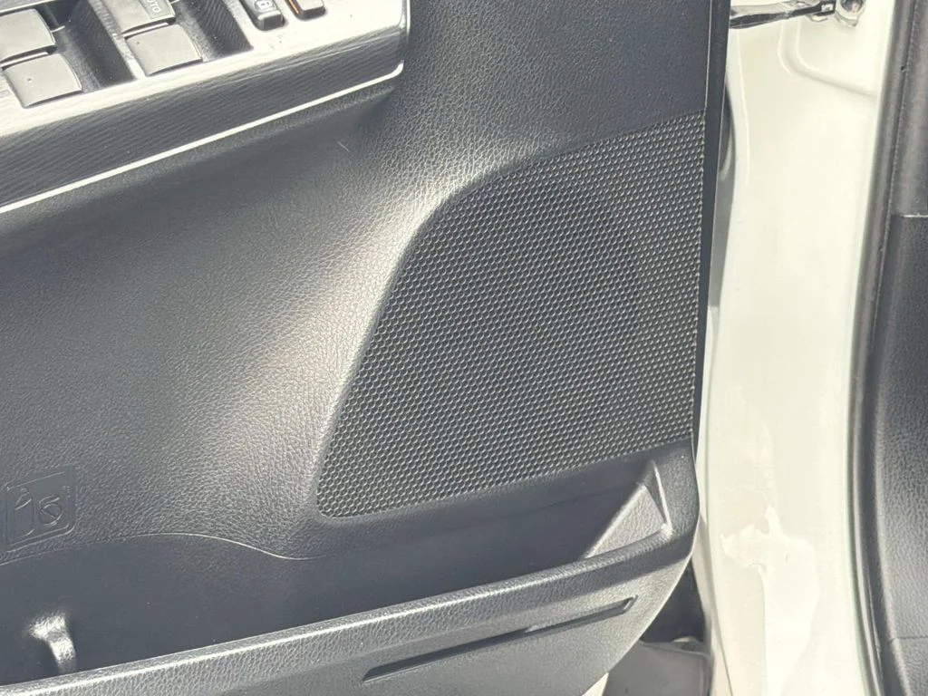 Used 2016 SUPER WHITE Toyota SE image 19