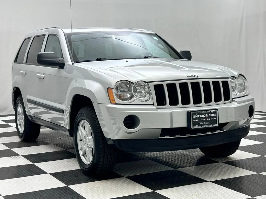 Used 2007 Silver Jeep Laredo image 2