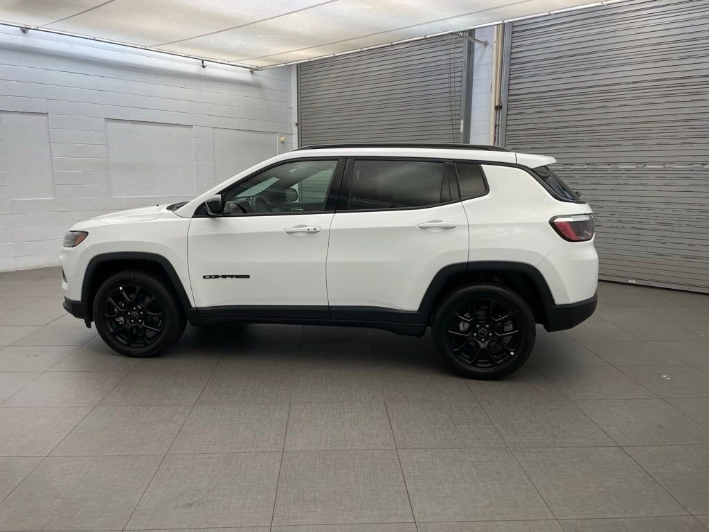New 2026 Bright White Clear-Coat Exterior Paint Jeep Latitude image 5