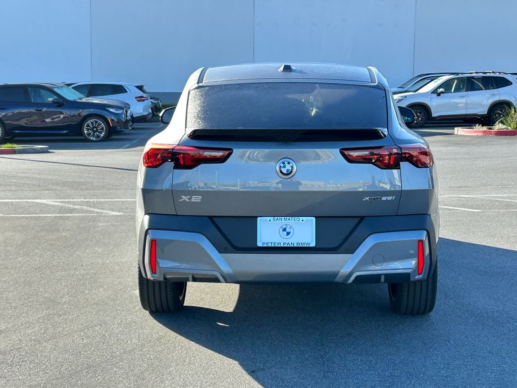 New 2026 Skyscraper Grey Metallic BMW xDrive28i image 4