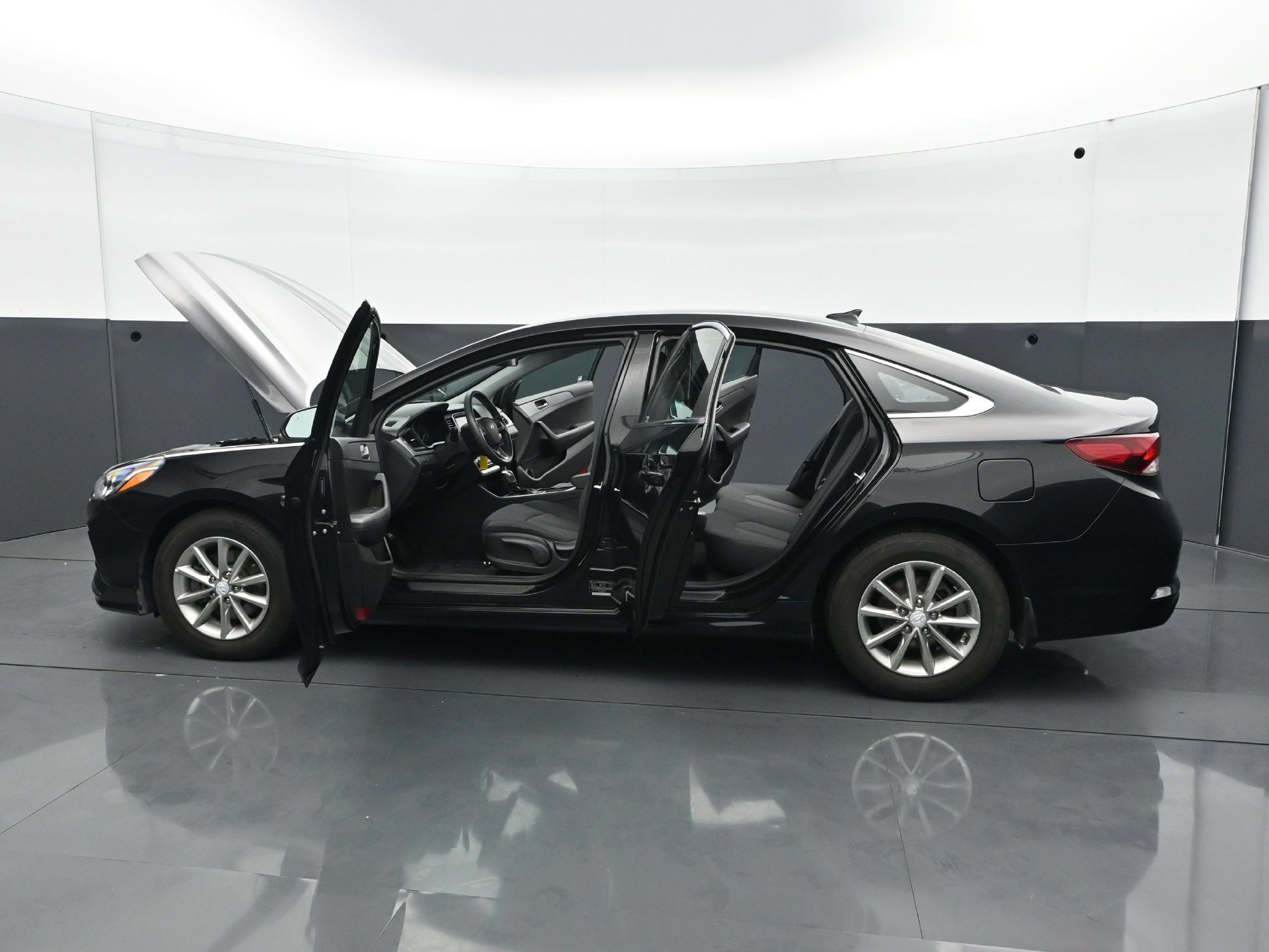 Used 2019 Phantom Black Hyundai SE 2.4L image 27