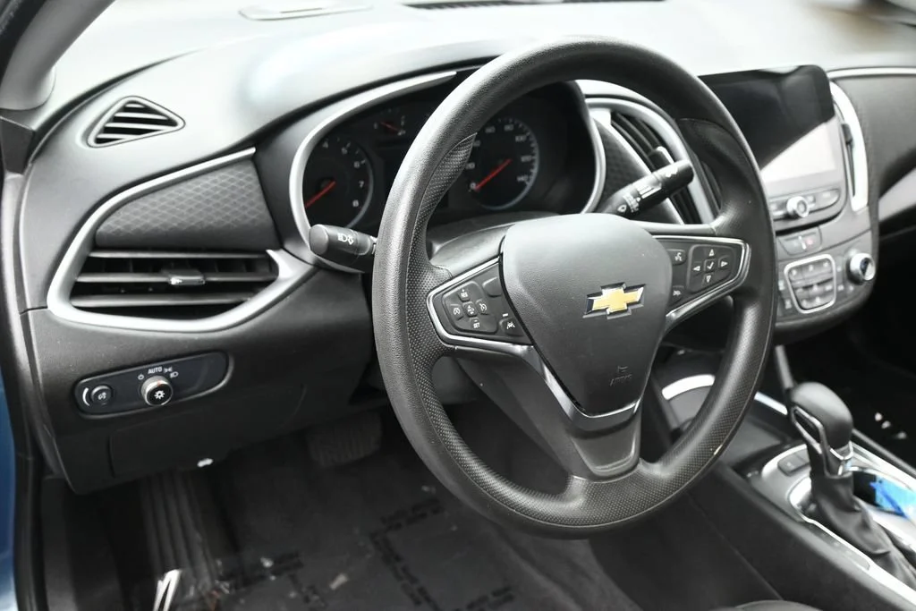 Used 2024 Lakeshore Blue Metallic Chevrolet LT image 14