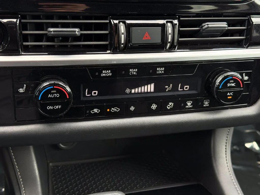 Used 2025 White Nissan SV image 28