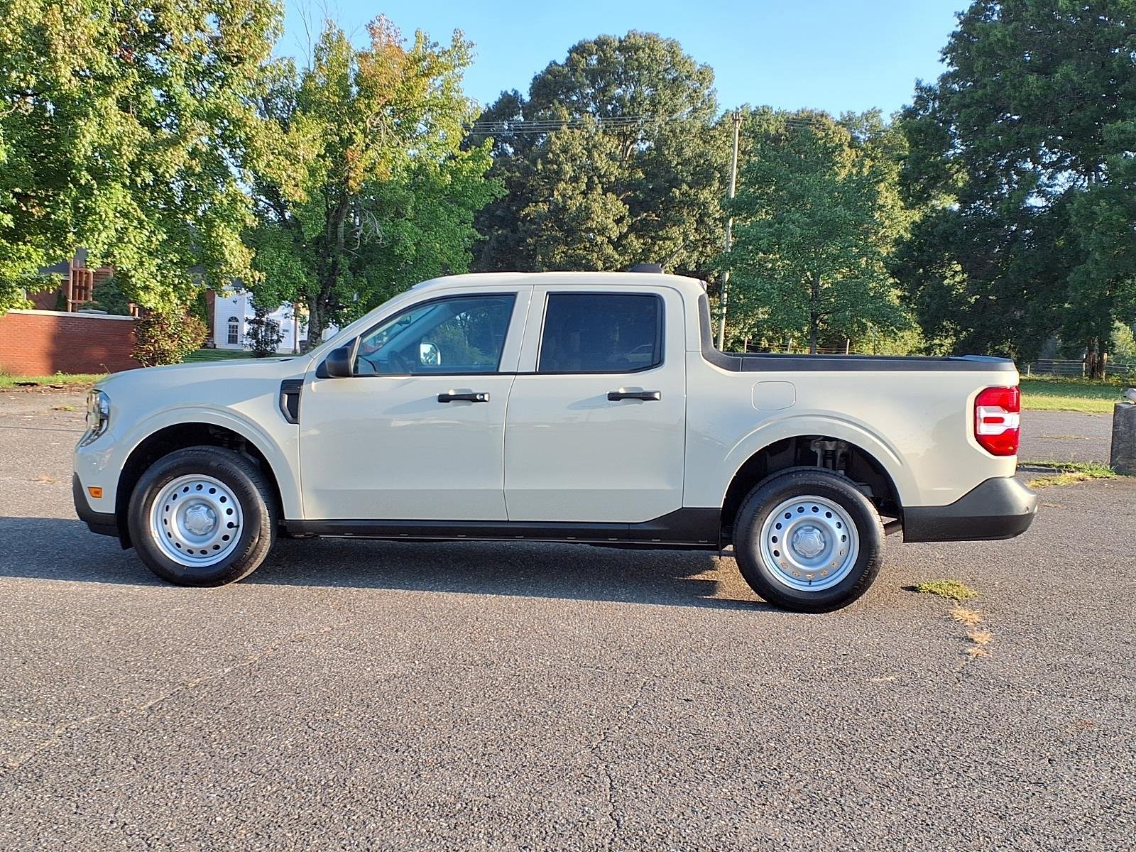 Certified Used 2025 Beige Ford XL image 3