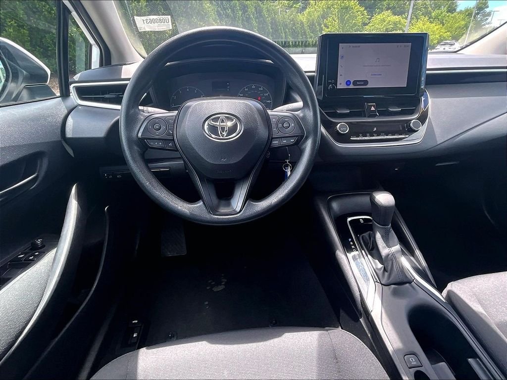 Used 2025 White Toyota LE image 17
