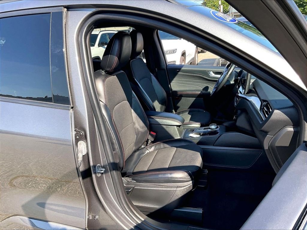Used 2023 Gray Ford ST-Line image 11