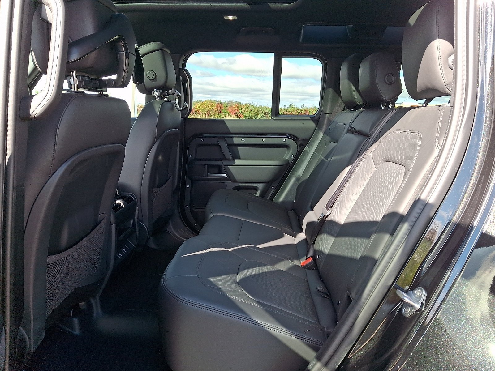 New 2026 Santorini Black LAND ROVER X-Dynamic SE image 6