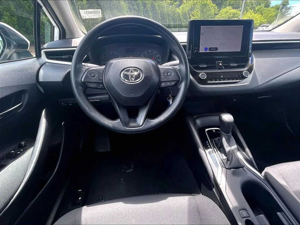 Used 2025 White Toyota LE image 17