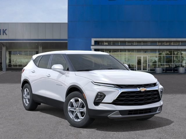 New 2026 Summit White Chevrolet 2LT image 7