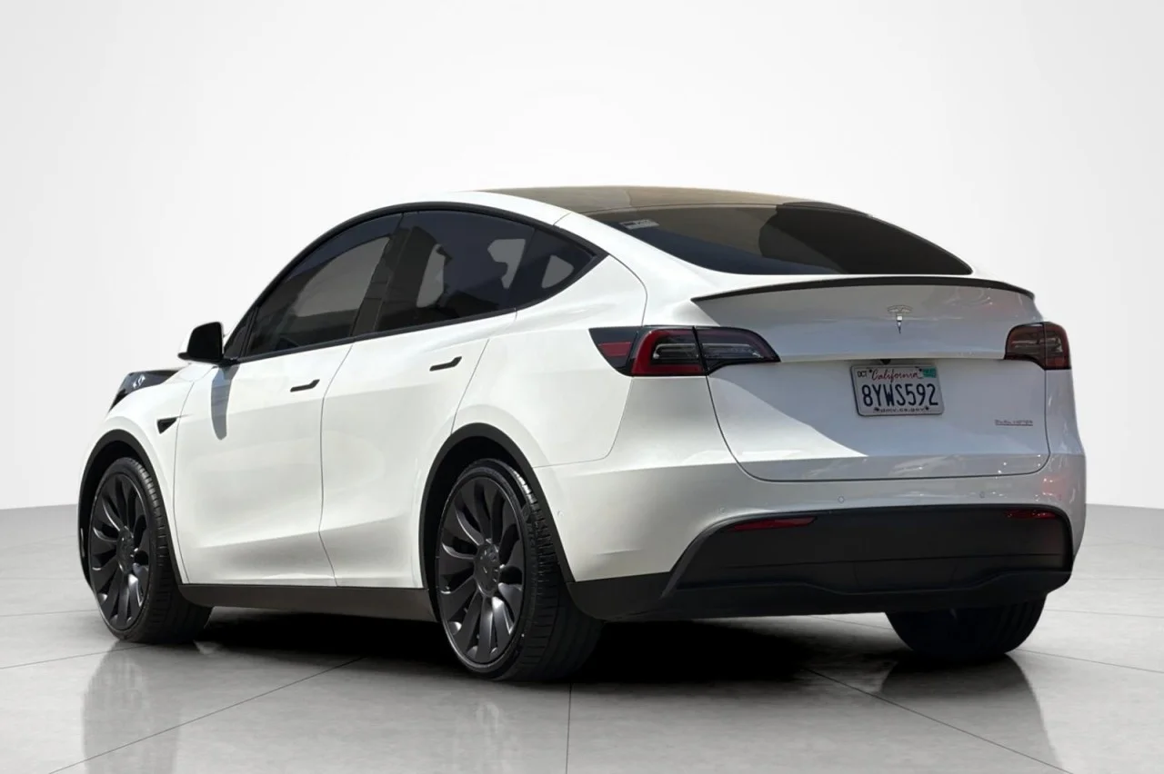 Used 2021 ARCTIC WHITE Tesla Performance image 3