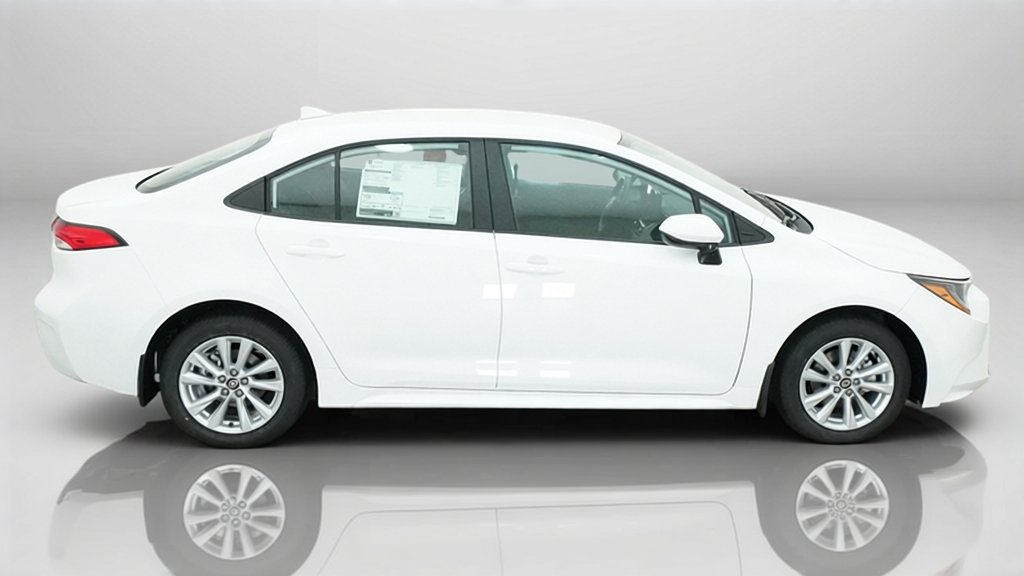 New 2027 Ice Cap Toyota LE image 37