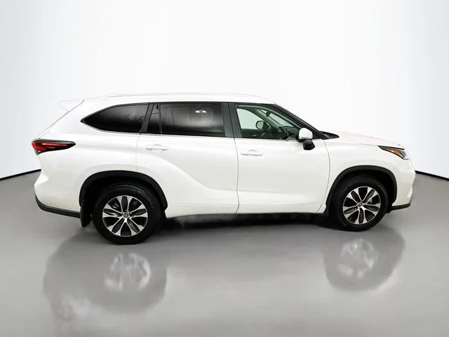 Used 2024 Beige Toyota XLE image 8