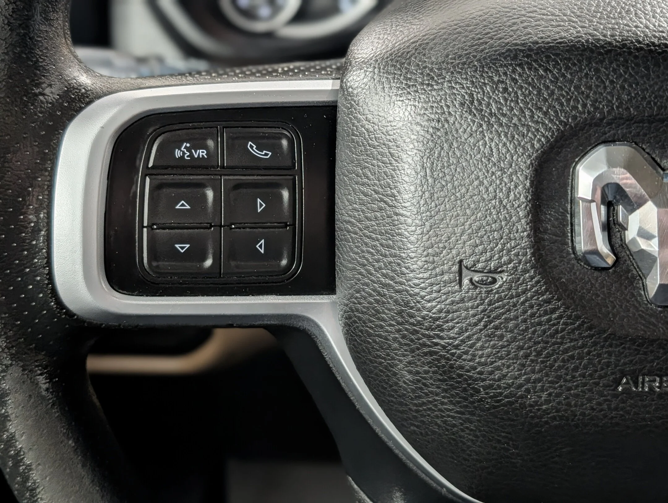 Used 2019 White RAM Big Horn - 6.4L HEMI - Apple CarPlay - Heated - Big Horn 4x4 Crew Cab 64 Box image 16