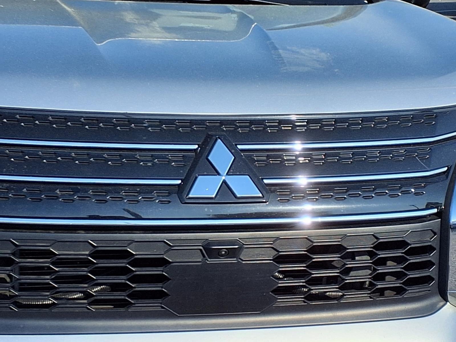 Used 2024  Mitsubishi SE image 13