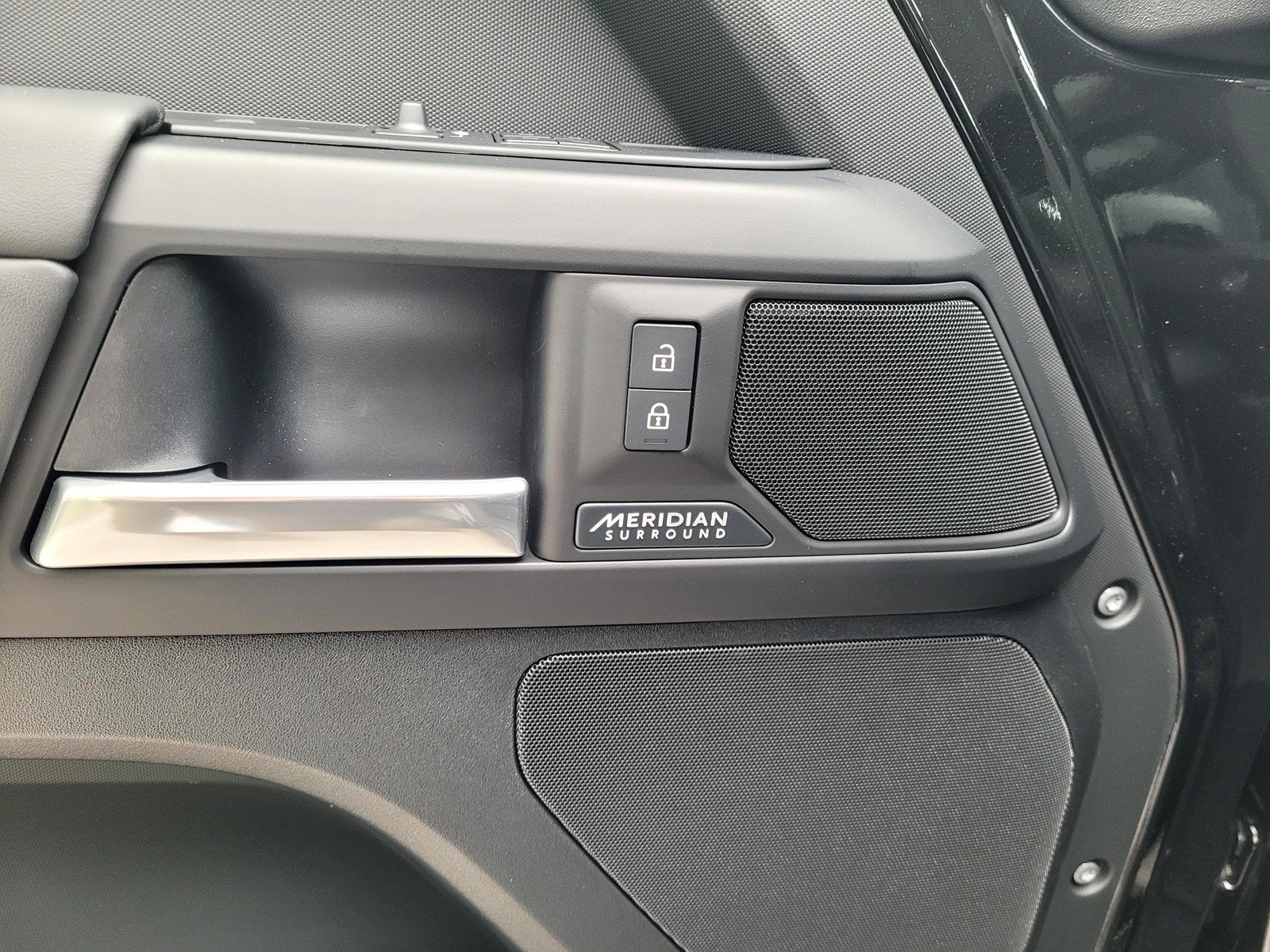 New 2026 Santorini Black Land Rover X-Dynamic SE image 20