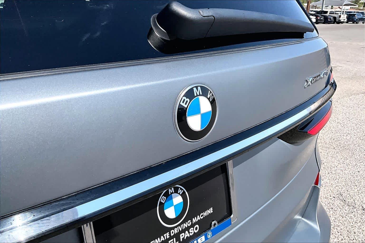 Used 2023 Frozen Pure Grey Metallic BMW xDrive40i image 9