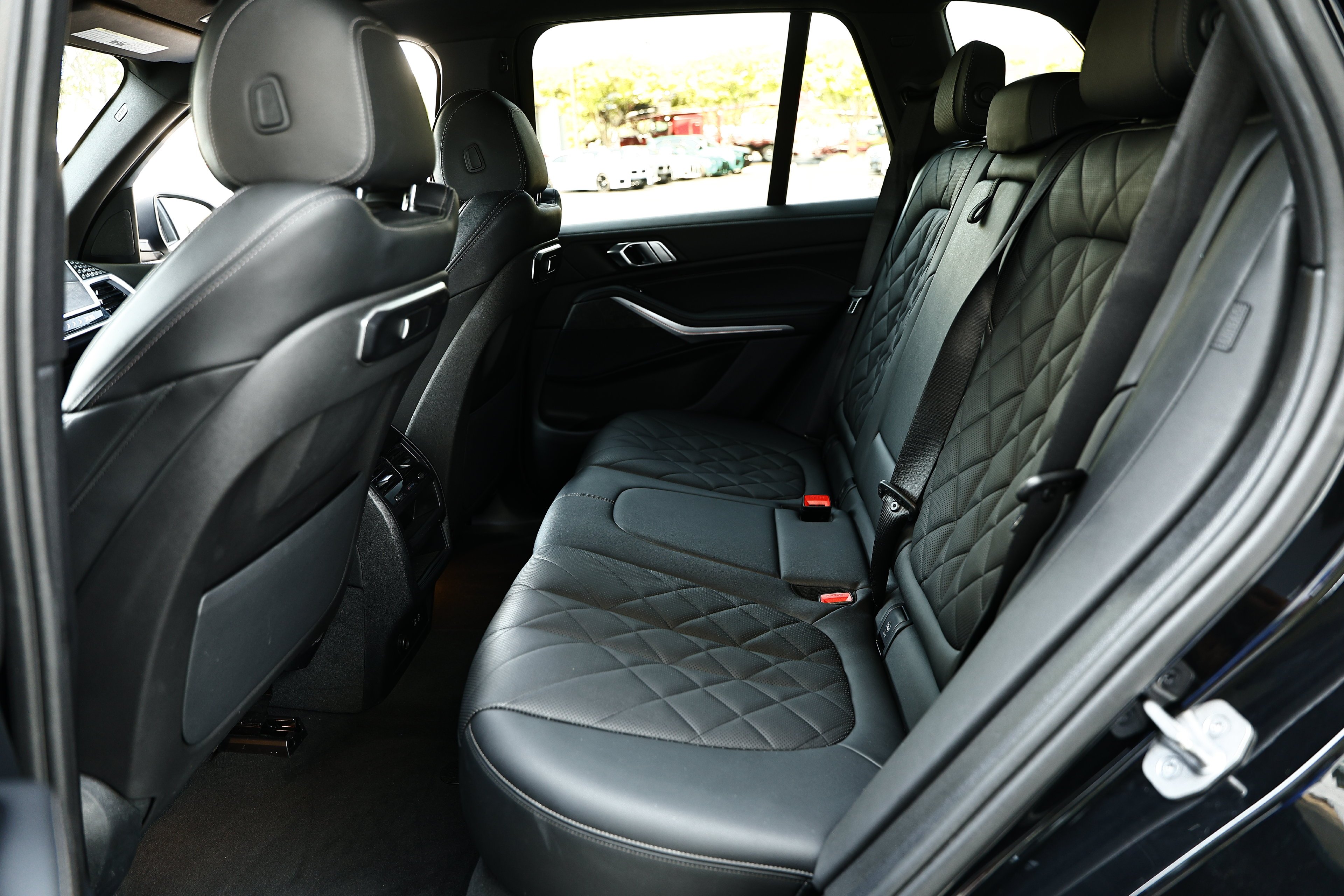 Used 2024 Black Sapphire Metallic BMW xDrive40i image 26