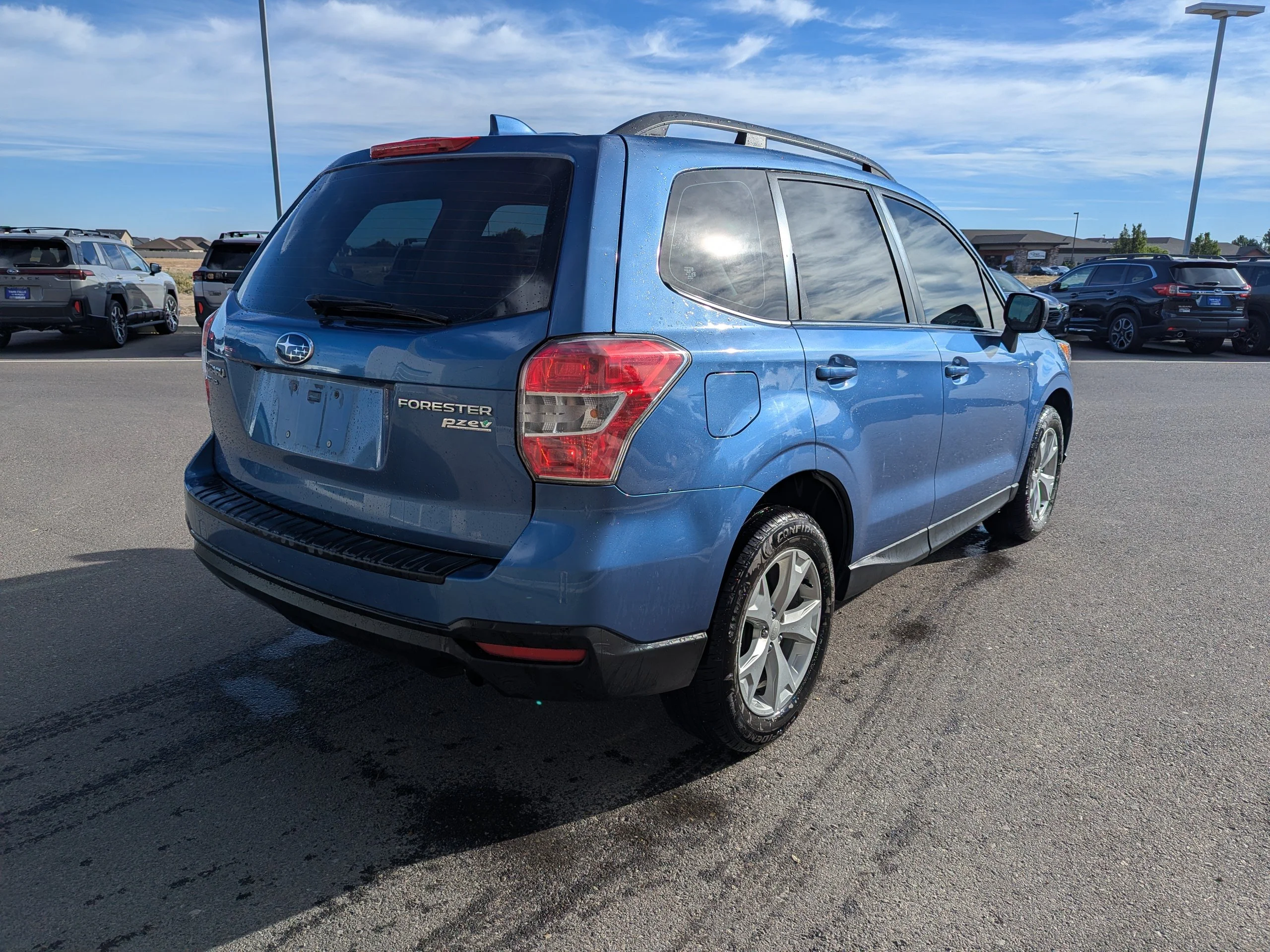 Used 2016 Quartz Blue Pearl Subaru 2.5i image 5