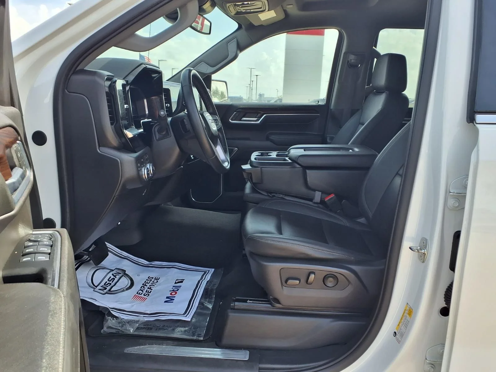 Used 2024 White GMC SLT image 10