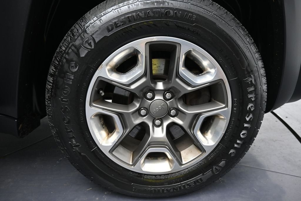Used 2019 Sting Gray Clearcoat Jeep Trailhawk image 31