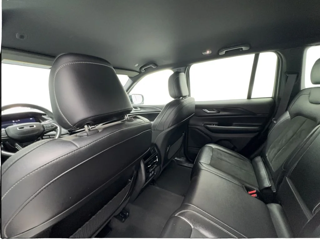 Used 2024 White/off-white Jeep Altitude image 24