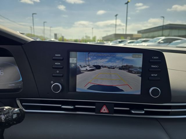 Used 2025 White Hyundai SE image 17