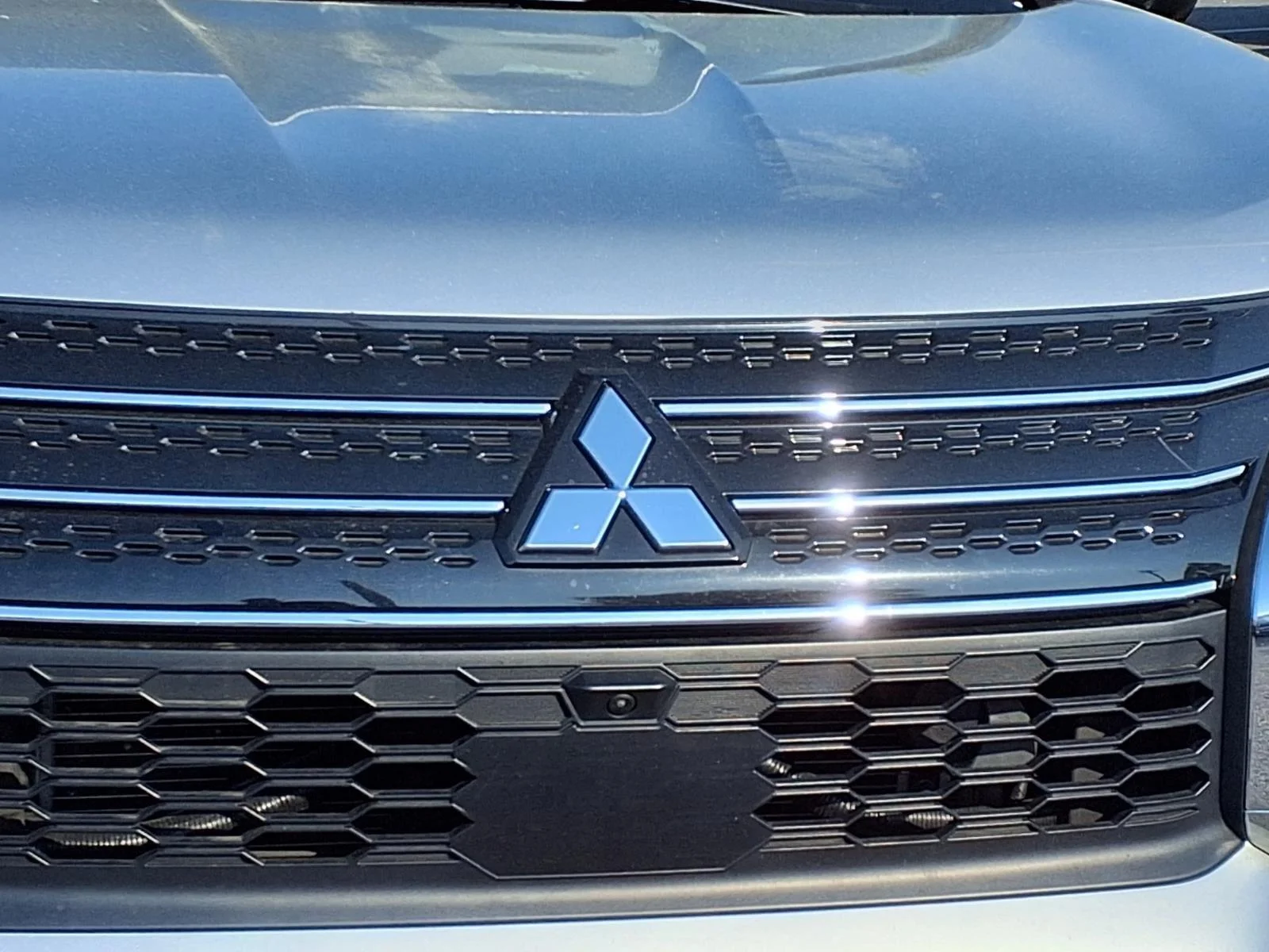 Used 2024  Mitsubishi SE image 13