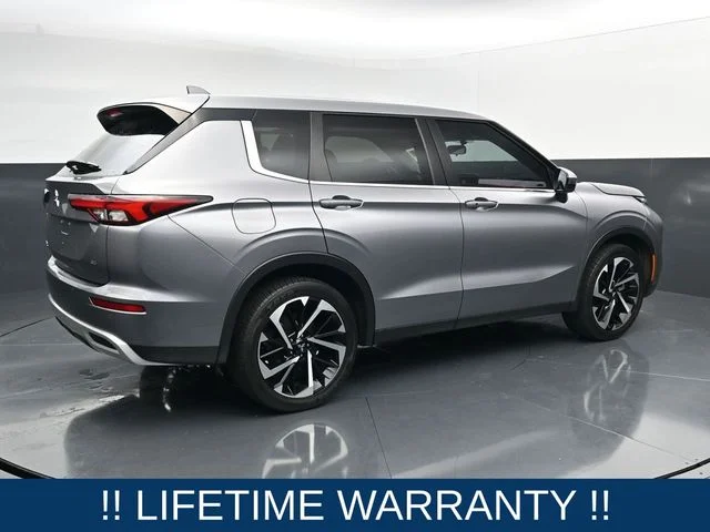 Used 2022  Mitsubishi SE image 10
