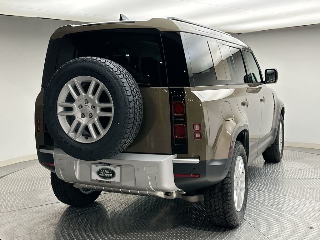 Used 2025 Gondwana Stone Metallic Land Rover S image 3