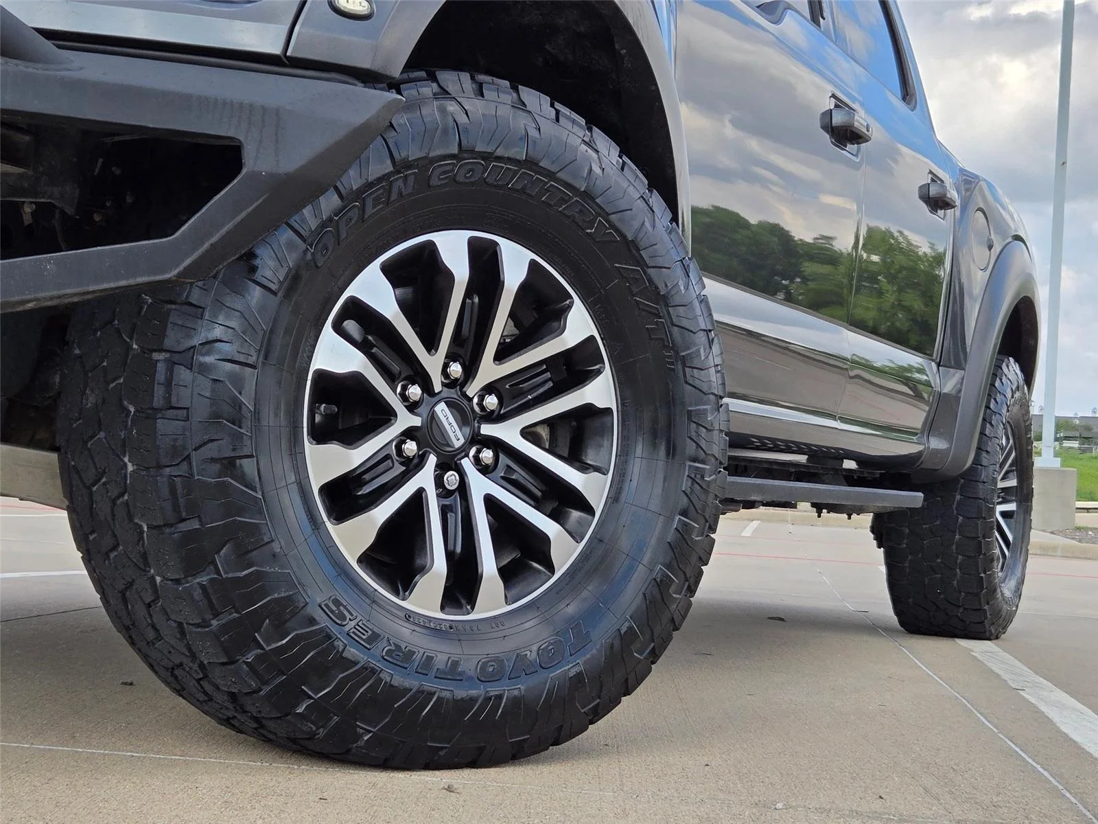 Used 2019 Magnetic Ford Raptor image 8