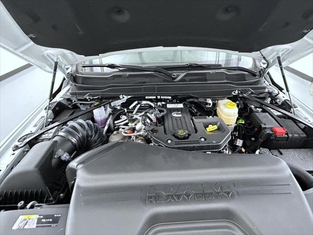 New 2026 Bright White Clear-Coat Exterior Paint RAM LARAMIE image 24