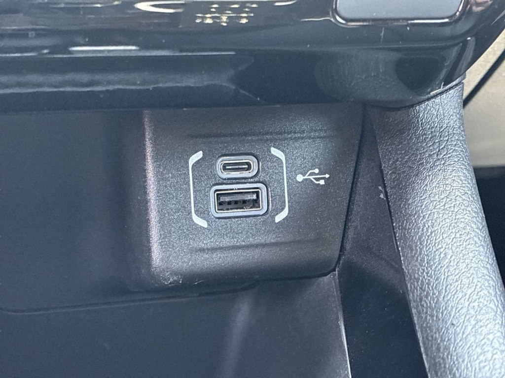 New 2026 Red Hot Pearlcoat Jeep Latitude image 26
